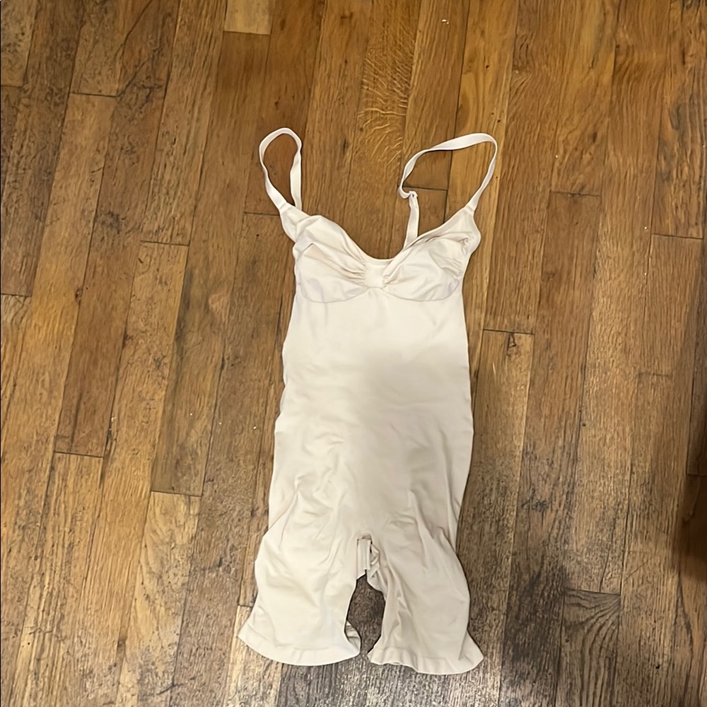 SKIMS Cream Shapewear Intimates
